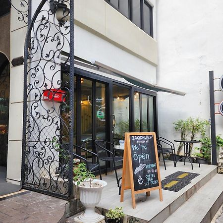 Bnb98 Silom Hotel Бангкок Экстерьер фото