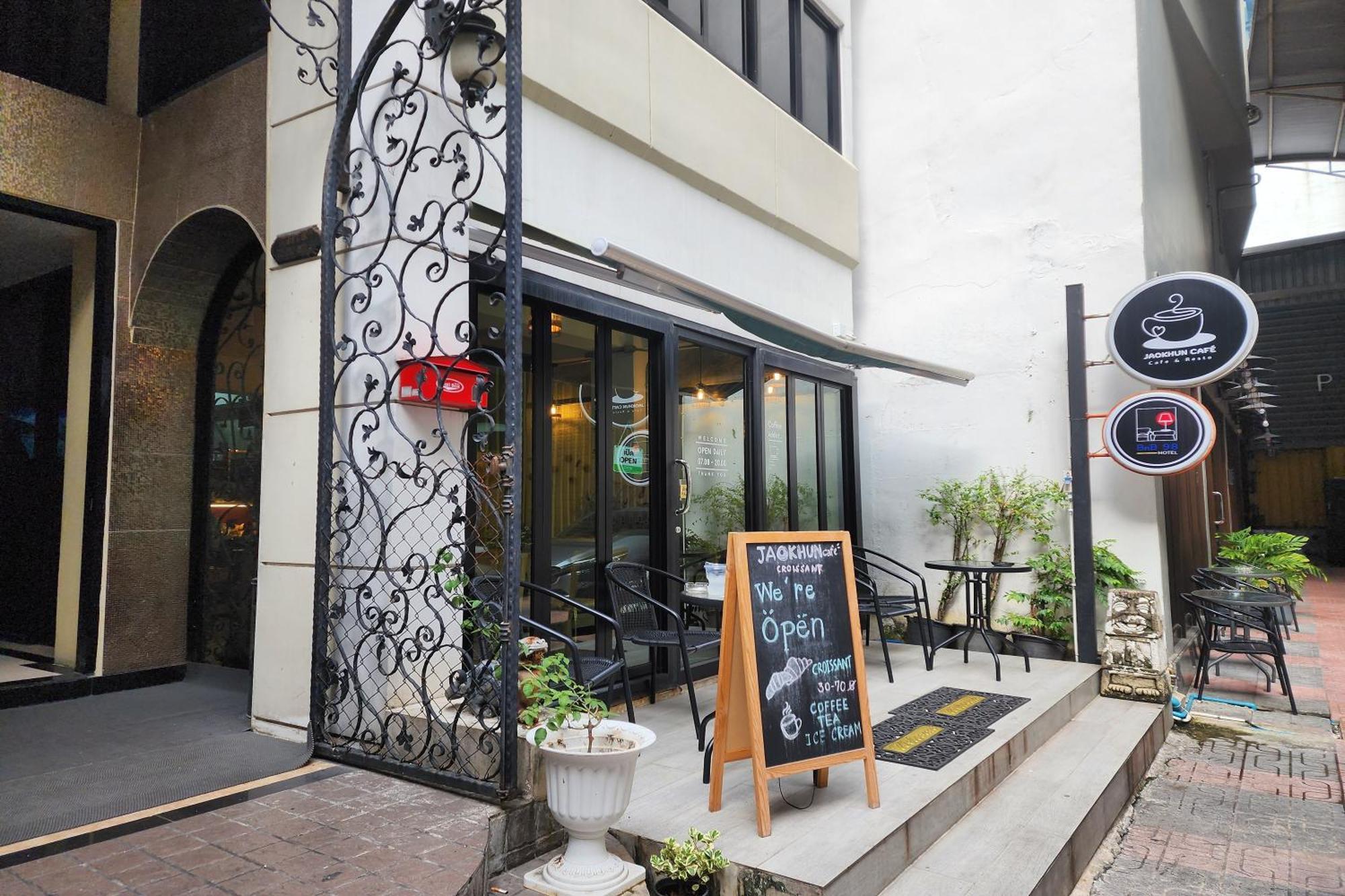 Bnb98 Silom Hotel Бангкок Экстерьер фото