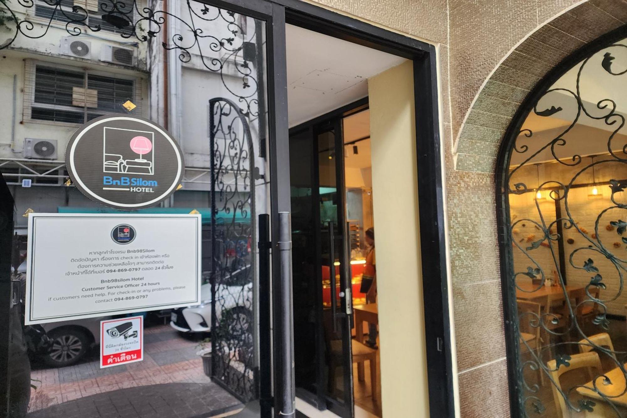 Bnb98 Silom Hotel Бангкок Экстерьер фото