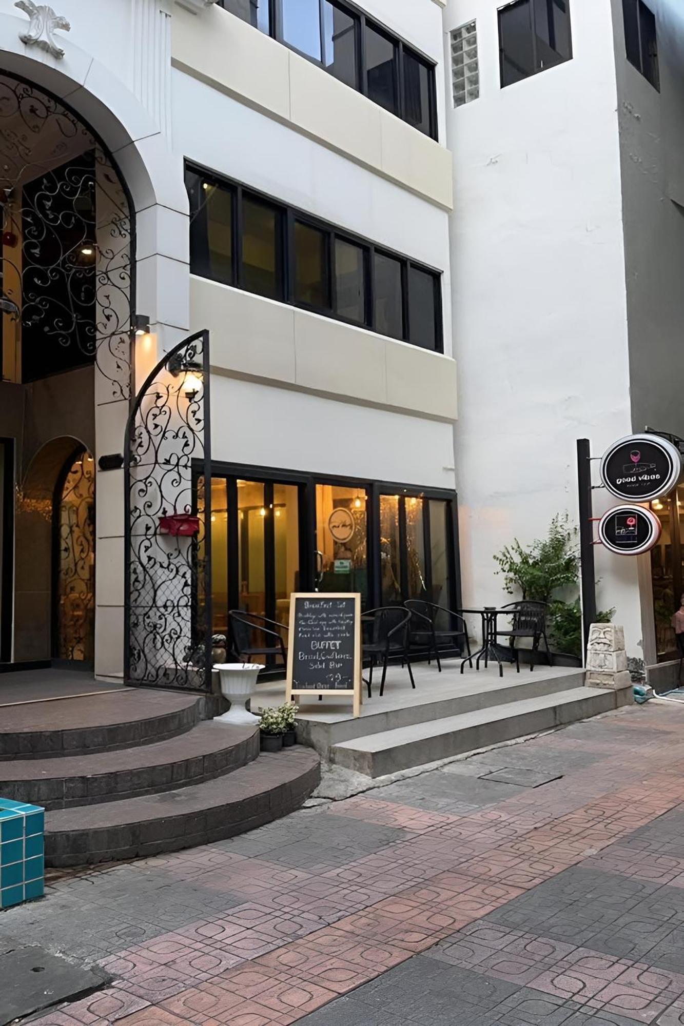 Bnb98 Silom Hotel Бангкок Экстерьер фото