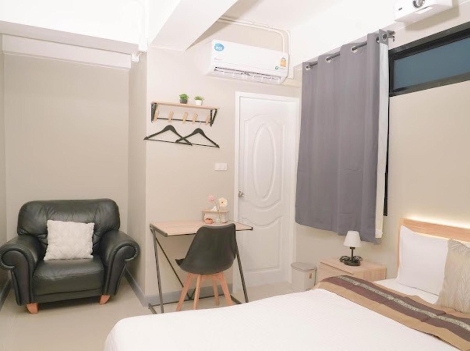 Bnb98 Silom Hotel Бангкок Экстерьер фото
