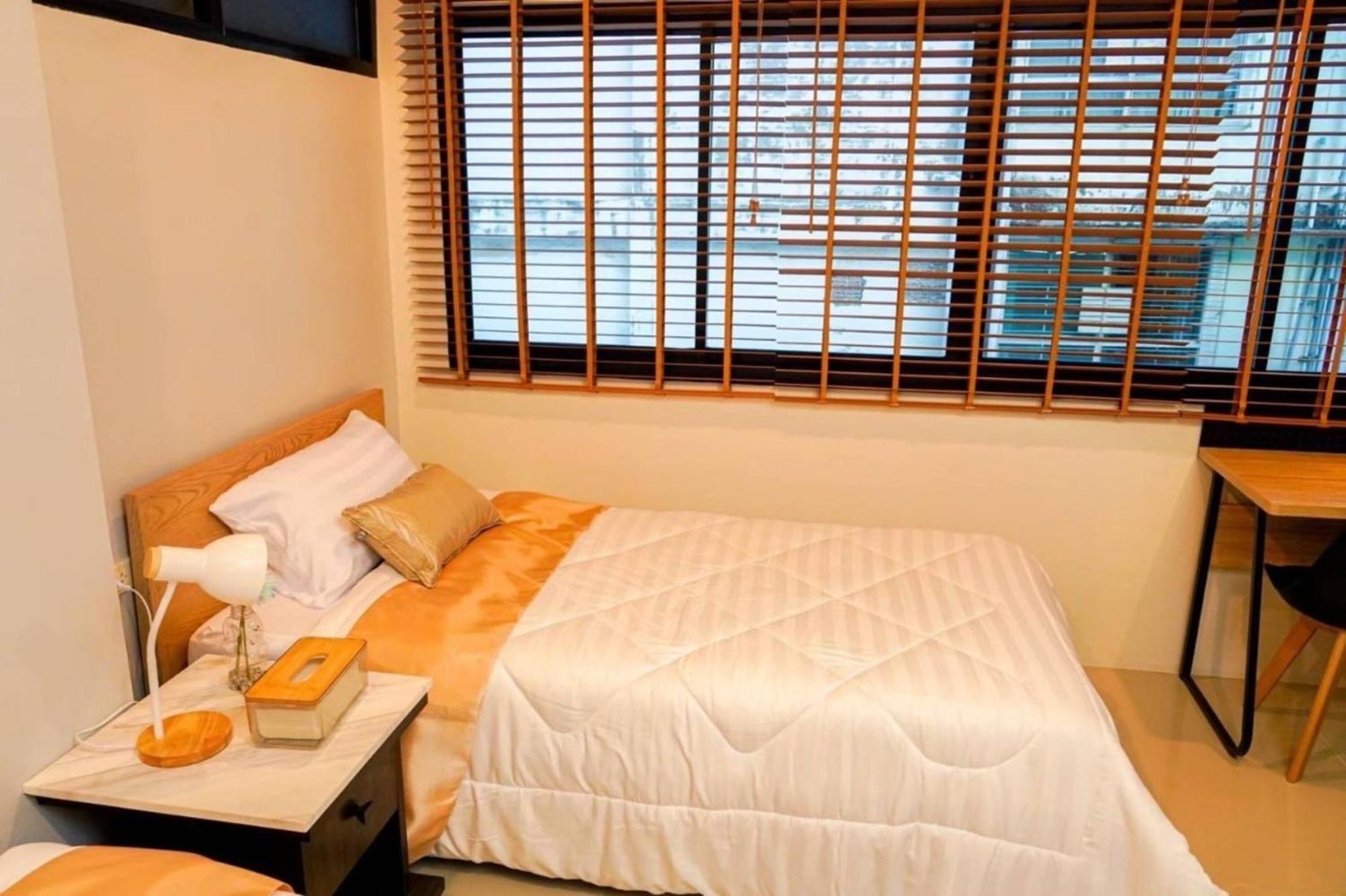 Bnb98 Silom Hotel Бангкок Экстерьер фото
