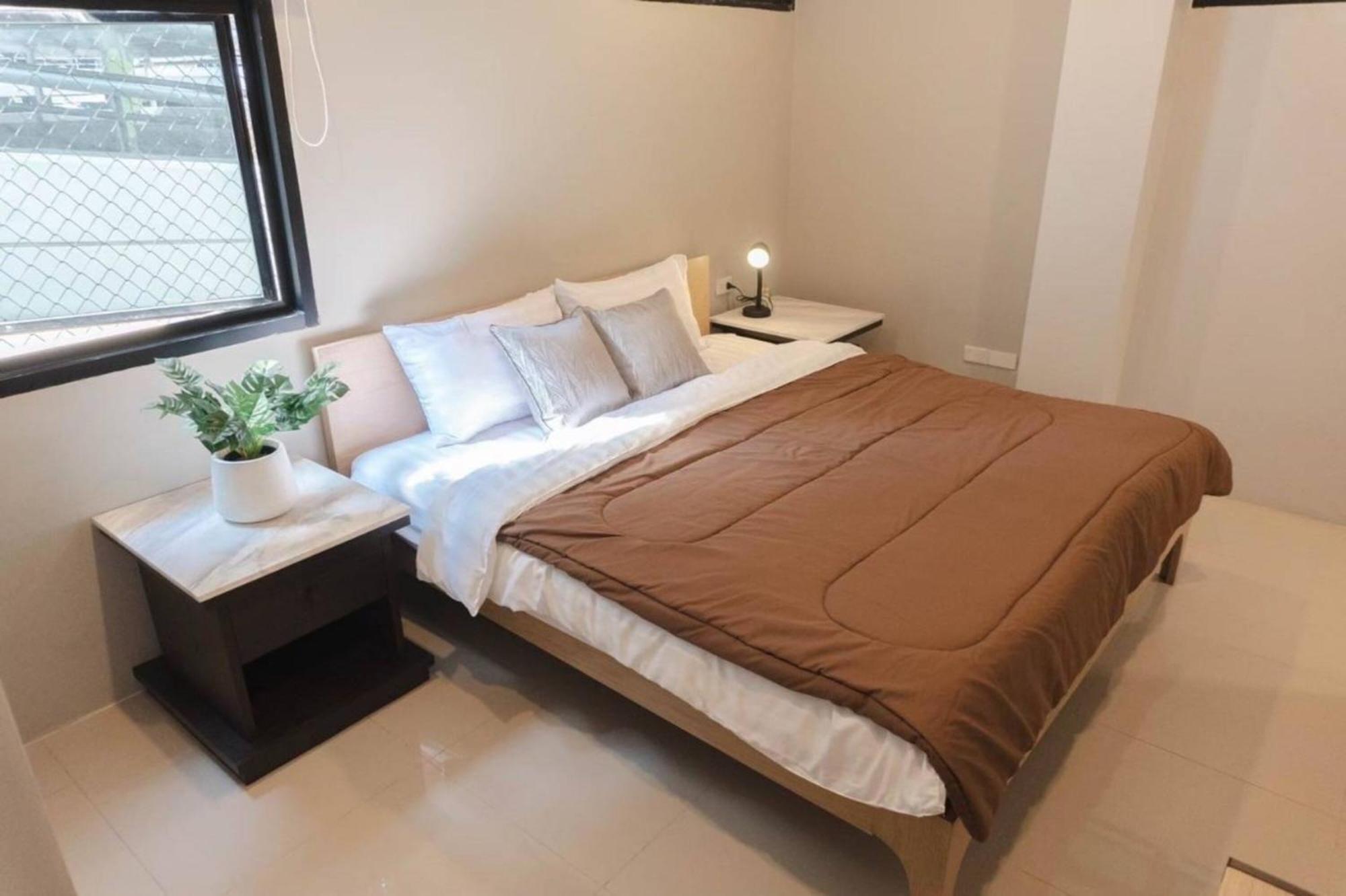 Bnb98 Silom Hotel Бангкок Экстерьер фото