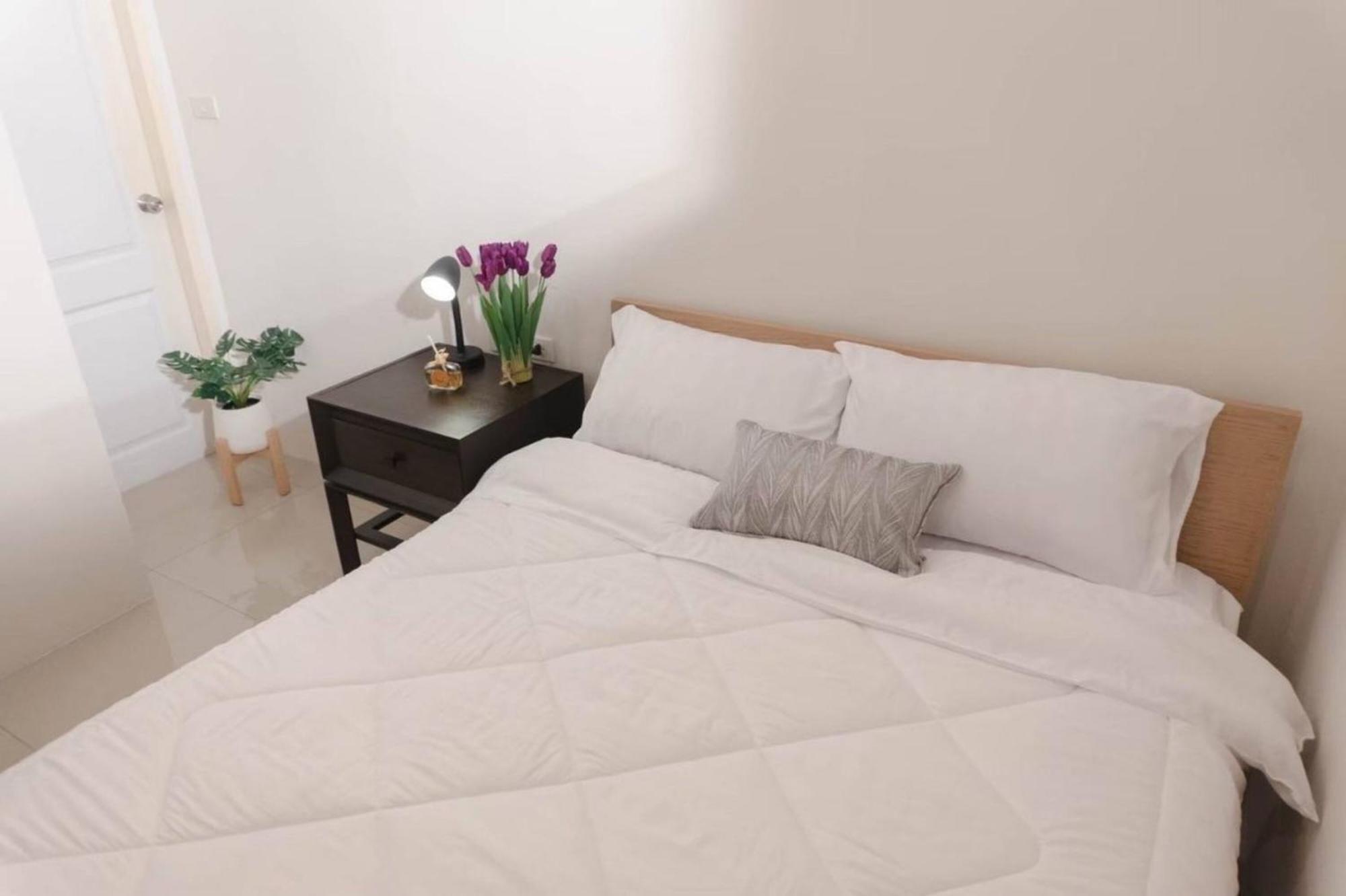 Bnb98 Silom Hotel Бангкок Экстерьер фото