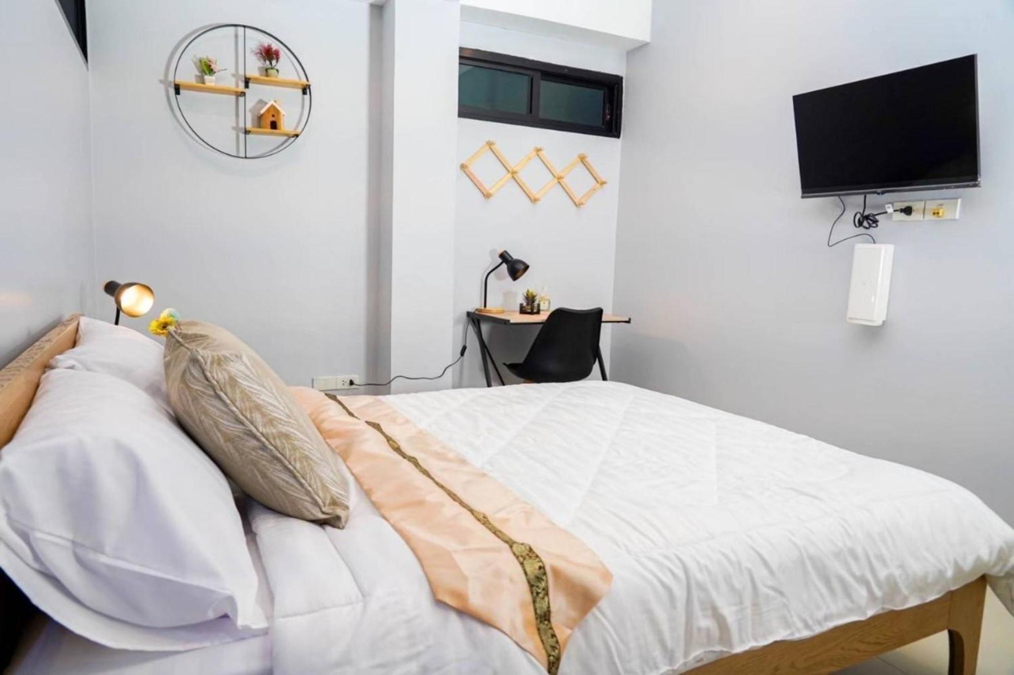 Bnb98 Silom Hotel Бангкок Экстерьер фото