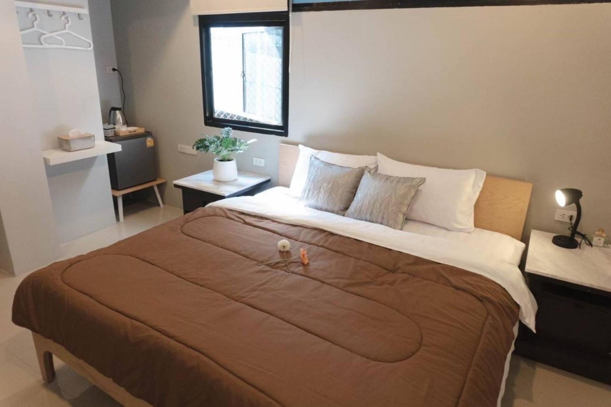 Bnb98 Silom Hotel Бангкок Экстерьер фото
